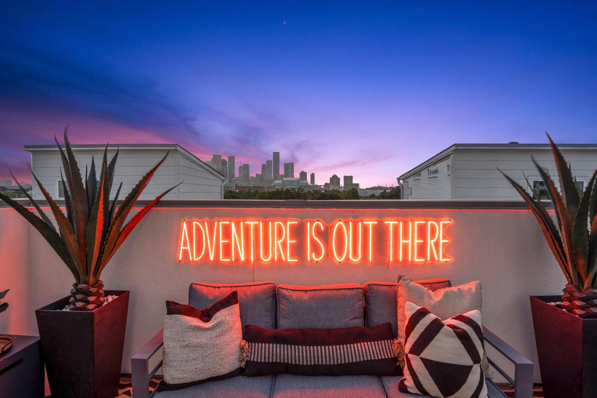 Luxury Downtown Getaway With Breathtaking Views Villa Houston Exterior photo